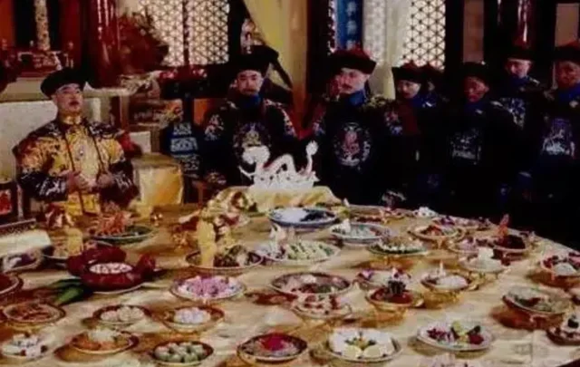清朝皇帝一顿饭到底吃多少道菜？